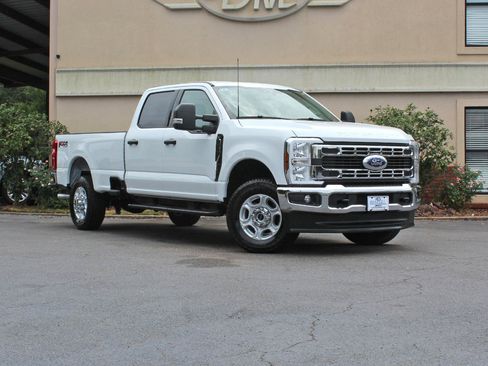 Used 2025 Ford F350 XLT AWD/4WD image 3