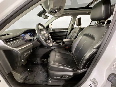 Used 2022 Jeep Grand Cherokee Limited image 21