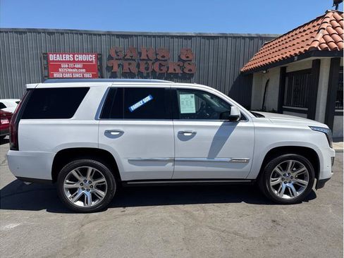 Used 2019 Cadillac Escalade Premium Luxury AWD/4WD image 2