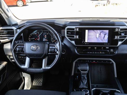 Used 2022 Toyota Tundra SR5 w/ SR5 Convenience Package image 29