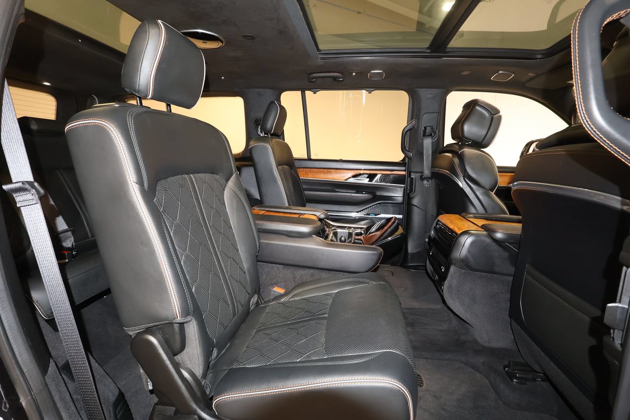 Used 2022 Jeep Grand Wagoneer Series III AWD/4WD image 27