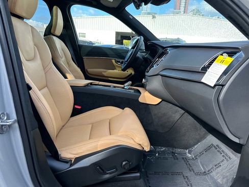 Used 2025 Volvo XC90 B6 Ultra w/ Lounge Package image 10