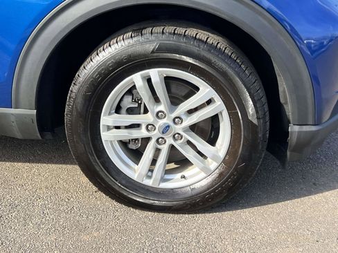 Used 2022 Ford Explorer XLT w/ Equipment Group 202A image 6