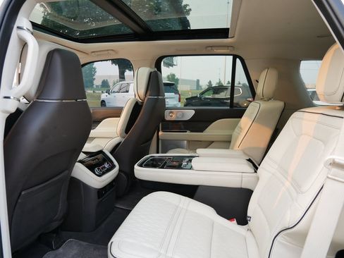 Used 2020 Lincoln Navigator Black Label w/ Cargo Convenience Package AWD/4WD image 10