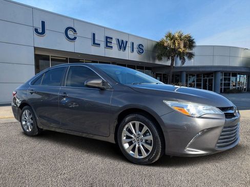 Used 2016 Toyota Camry XLE image 1