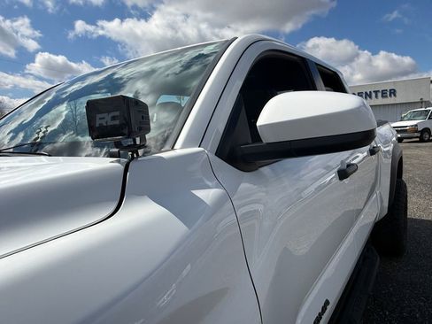 Used 2025 Toyota Tacoma TRD Off-Road image 37