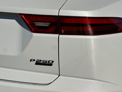 Used 2020 Jaguar E-PACE SE image 14