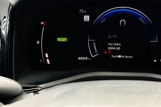 Used 2025 Toyota Camry LE FWD image 32