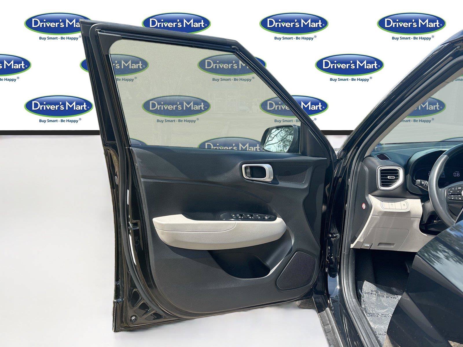 Used 2025 Hyundai Venue SEL FWD image 19