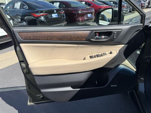 Used 2018 Subaru Outback 3.6R Limited AWD/4WD image 12
