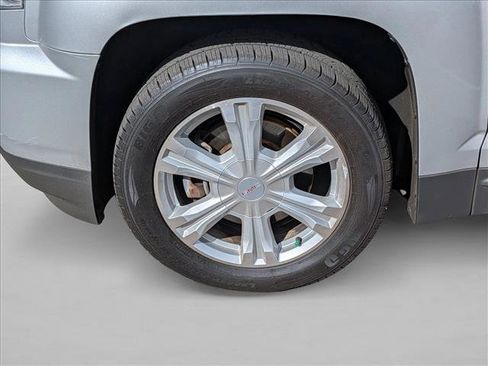 Used 2017 GMC Terrain SLE w/ Chrome Edition image 9