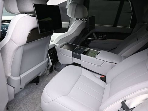 Used 2025 Land Rover Range Rover SV AWD/4WD image 14