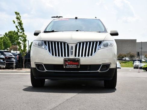 Used 2014 Lincoln MKX FWD image 2