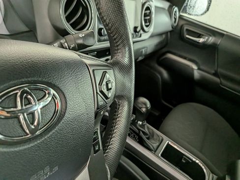 Used 2018 Toyota Tacoma TRD Off-Road w/ Technology Package AWD/4WD image 22