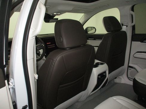 New 2026 GMC Acadia Denali w/ Super Cruise Package AWD/4WD image 21