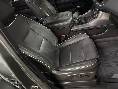 Used 2023 Chevrolet Suburban Premier image 26