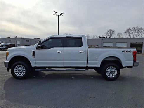 Used 2017 Ford F250 XLT w/ XLT Value Package image 7