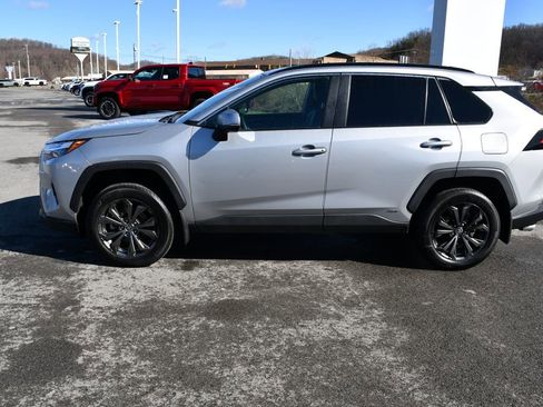 Used 2024 Toyota RAV4 XLE Premium image 4