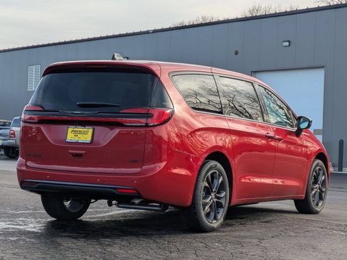 New 2026 Chrysler Pacifica Select AWD/4WD image 7