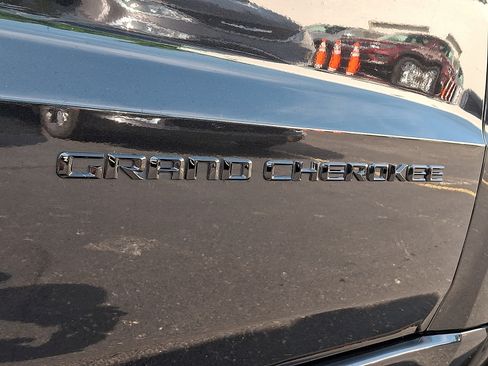 Used 2015 Jeep Grand Cherokee Altitude AWD/4WD image 30
