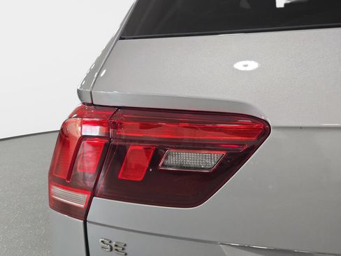 Used 2022 Volkswagen Tiguan SE R-Line FWD image 27