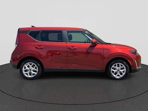 Used 2023 Kia Soul LX w/ LX Technology Package FWD image 9