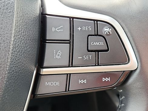 Used 2024 Toyota Highlander XLE image 24