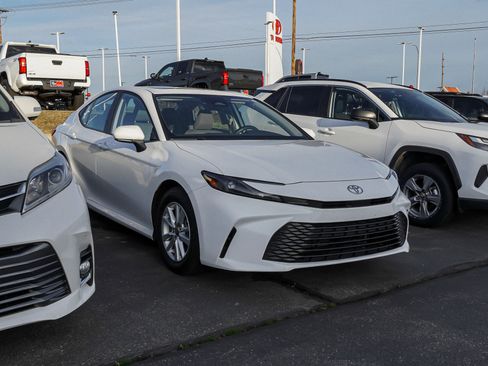 Certified 2025 Toyota Camry LE w/ Convenience Package image 2