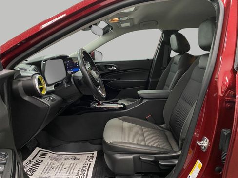 Used 2024 Chevrolet Trax LT w/ Driver Confidence Package FWD image 26