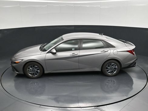 Used 2024 Hyundai Elantra SEL FWD image 39