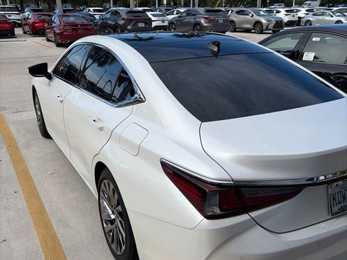 Used 2025 Lexus ES 350 Ultra Luxury w/ Accessory Package (Z2) FWD image 5