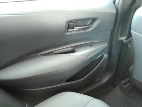 Used 2025 Toyota Corolla LE FWD image 27