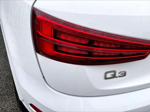 Used 2018 Audi Q3 2.0T Premium w/ Convenience Package image 27