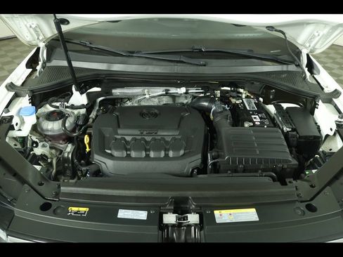Used 2023 Volkswagen Tiguan SE w/ Panoramic Sunroof Package FWD image 21