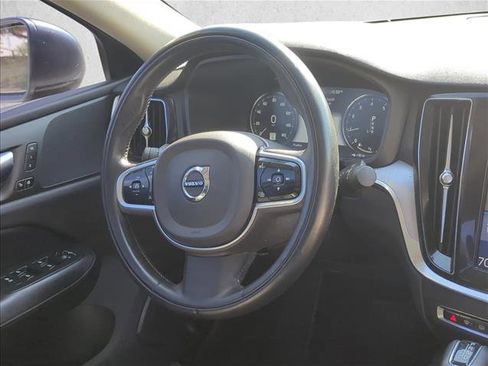 Used 2020 Volvo S60 T6 Momentum image 29