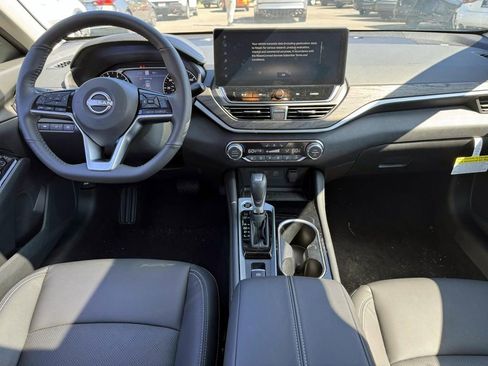 Certified 2025 Nissan Altima 2.5 SL image 17