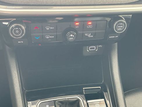 Used 2024 Jeep Compass Latitude AWD/4WD image 18