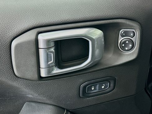 Used 2023 Jeep Wrangler Unlimited Sahara w/ Cold Weather Group AWD/4WD image 15