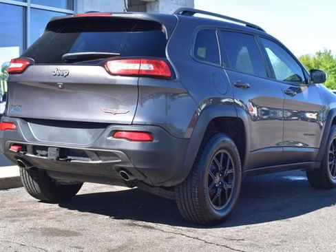 Used 2018 Jeep Cherokee Trailhawk w/ Cold Weather Group AWD/4WD image 14