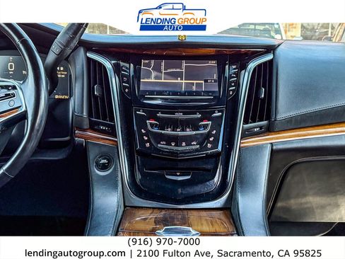 Used 2015 Cadillac Escalade Luxury AWD/4WD image 12
