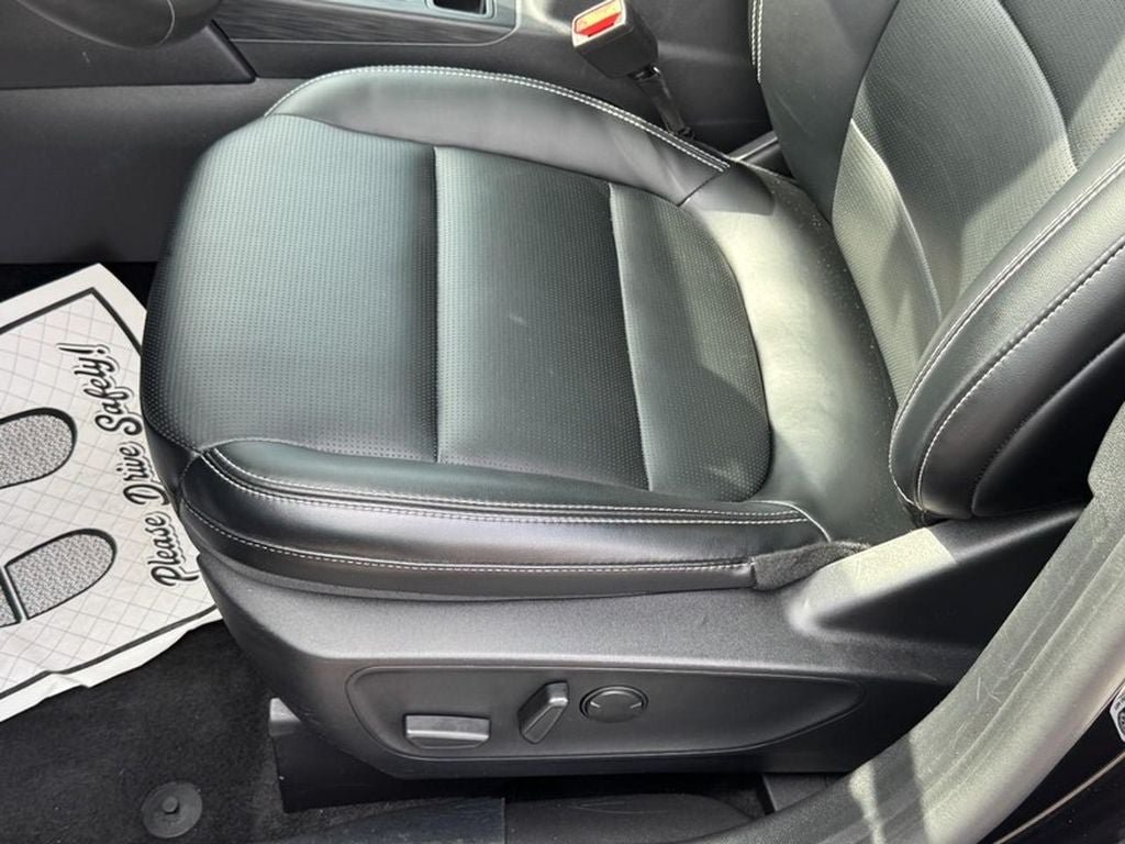 Used 2025 Ford Escape Platinum AWD/4WD image 24