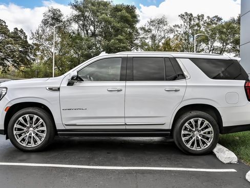 Used 2021 GMC Yukon Denali w/ Denali Premium Package image 5