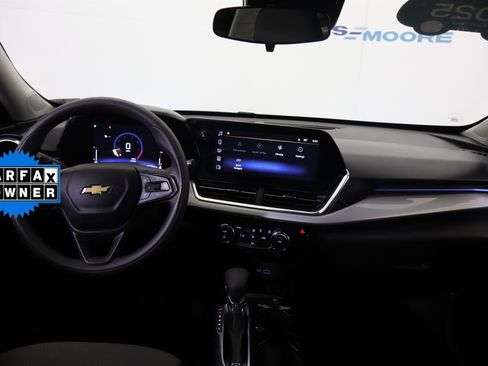 Certified 2025 Chevrolet Trax LT FWD image 16