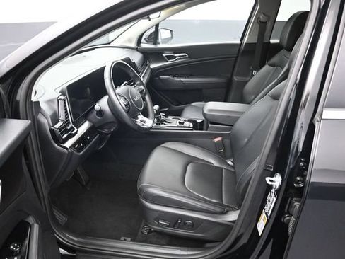Used 2025 Kia Sportage EX FWD image 9
