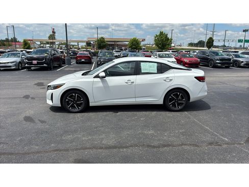 Used 2025 Nissan Sentra SV FWD image 3