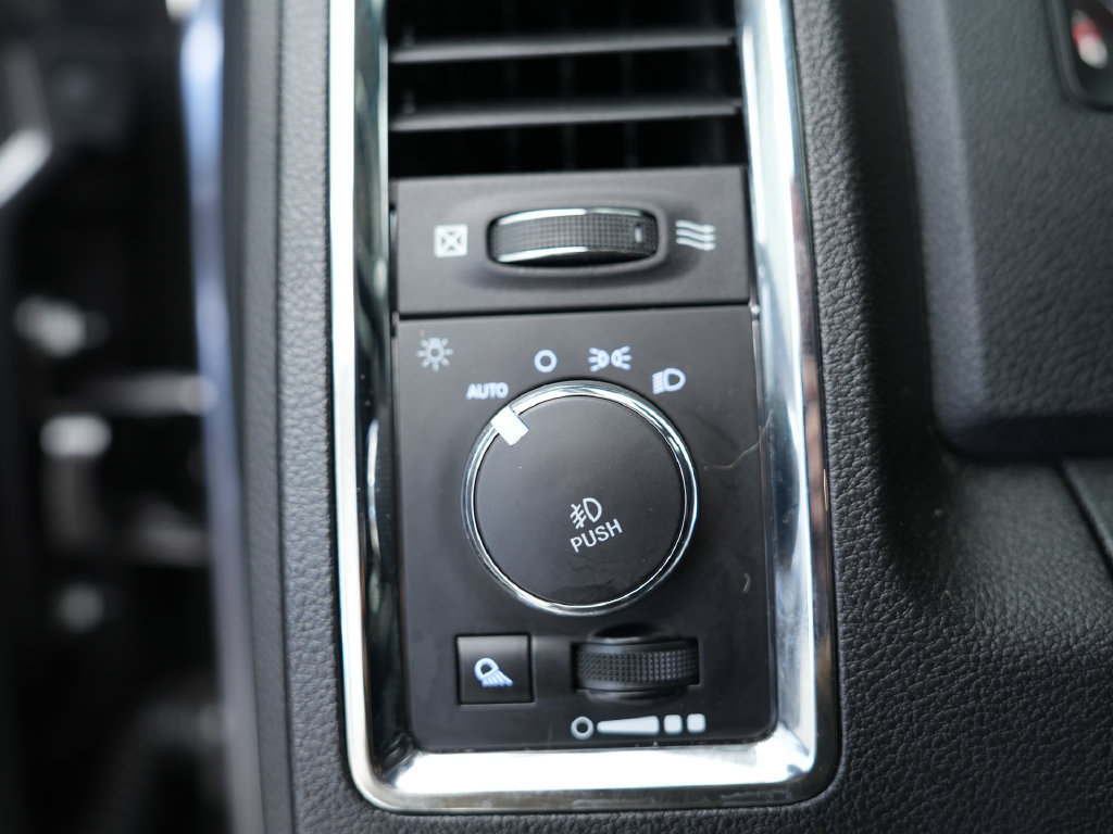 Used 2018 RAM 1500 Laramie w/ Convenience Group AWD/4WD image 15