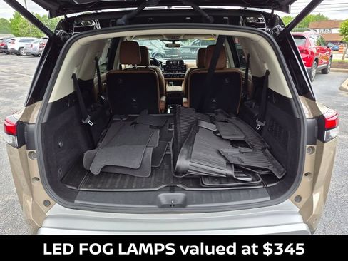 Used 2023 Nissan Pathfinder Platinum w/ Lighting Package (N92) AWD/4WD image 10