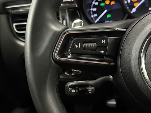 Certified 2025 Porsche Macan image 21