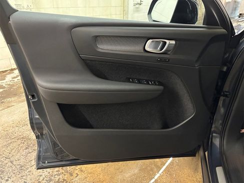 Certified 2022 Volvo XC40 P8 Recharge Plus image 11