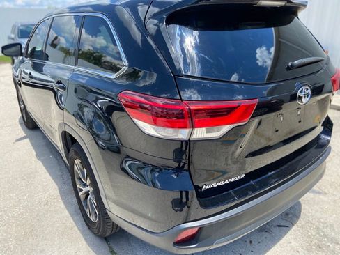 Used 2019 Toyota Highlander LE FWD image 3